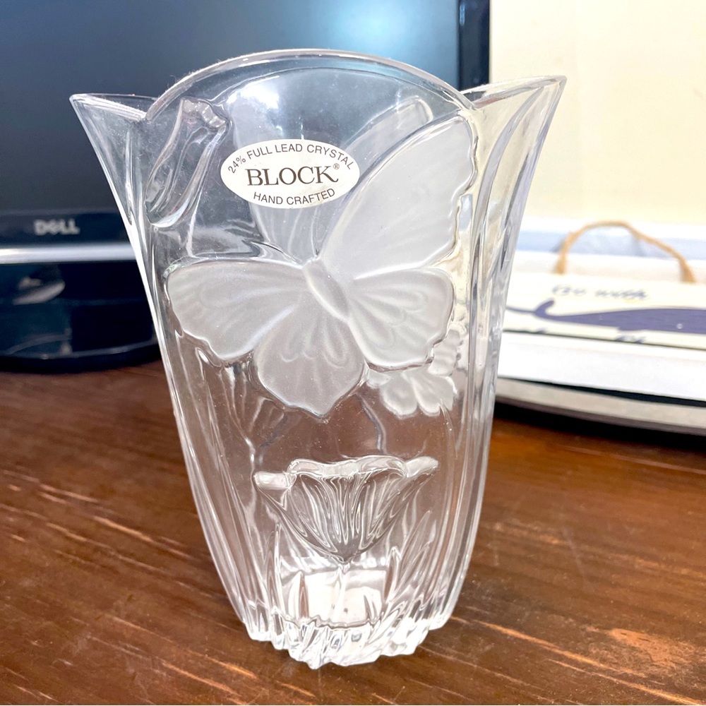 24 percent lead crystal vase made by block its new and beautiful decor
